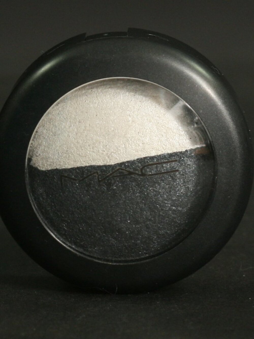 NEW MAC Persona/Screen Vinyl MIneralize Eyeshadow